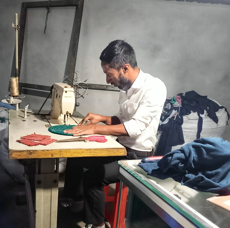 বরিশালের তানভীর: পাটকে কেন্দ্র করে এক তরুণের স্বপ্ন গড়ার গল্প story image 4